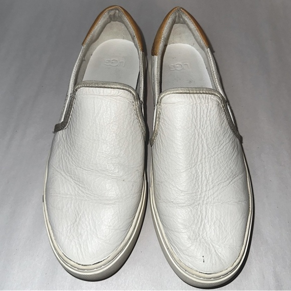 Used UGG cahluan slip on sneaker womens shoe size‎ 8